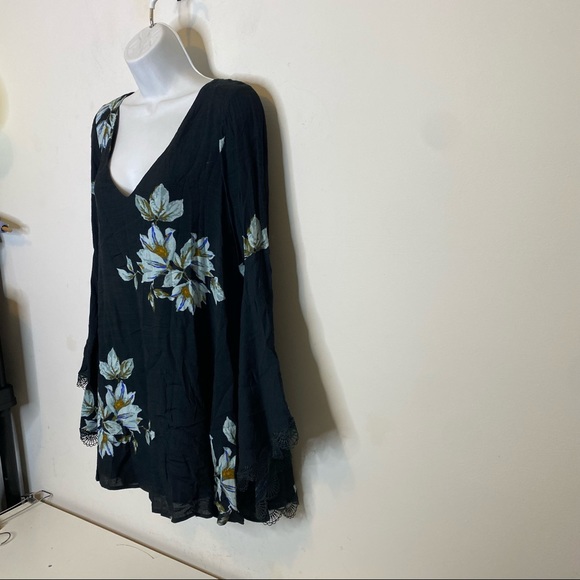 Free People Floral Navy Wanderer bell sleeve Mini dress Size XS - Picture 4 of 15